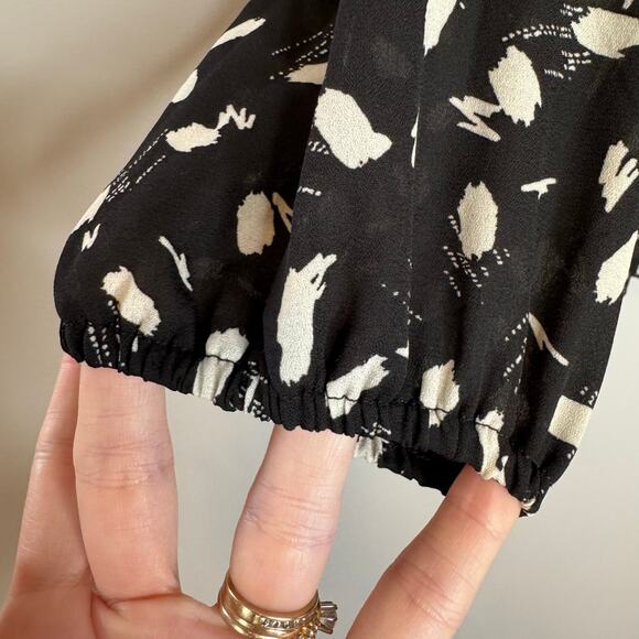 Lush V-Neck Button Up Long Sleeve Blouse Black Ivory NWT Women’s Medium - Picture 4 of 8